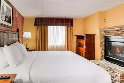 guest room in Old Creek Lodge