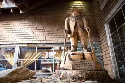 crockett statue