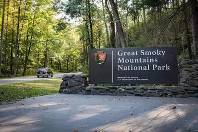 great smoky mountains national park sign