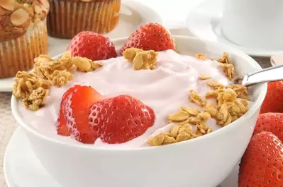 yogurt with strawberries and granola