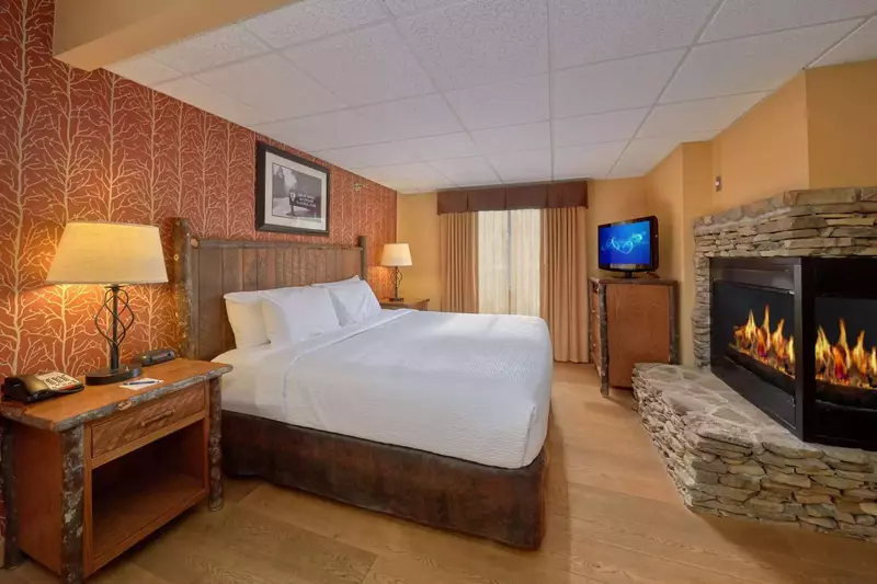 king suite with fireplace 