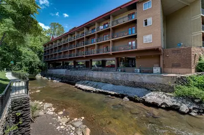 River next to Old Creek Lodge