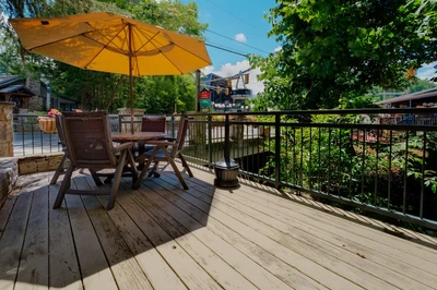 Old Creek Lodge patio
