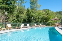 Old Creek Lodge outdoor pool