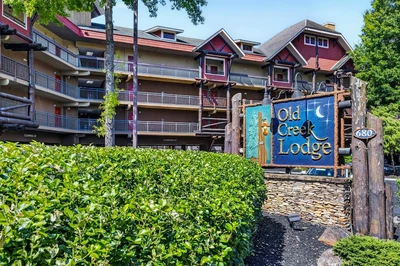 Old Creek Lodge sign