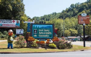 great smoky arts and crafts community sign