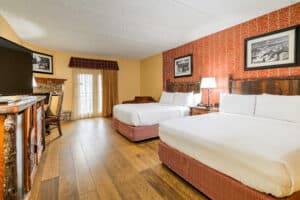old creek lodge double queen hotel room in gatlinburg