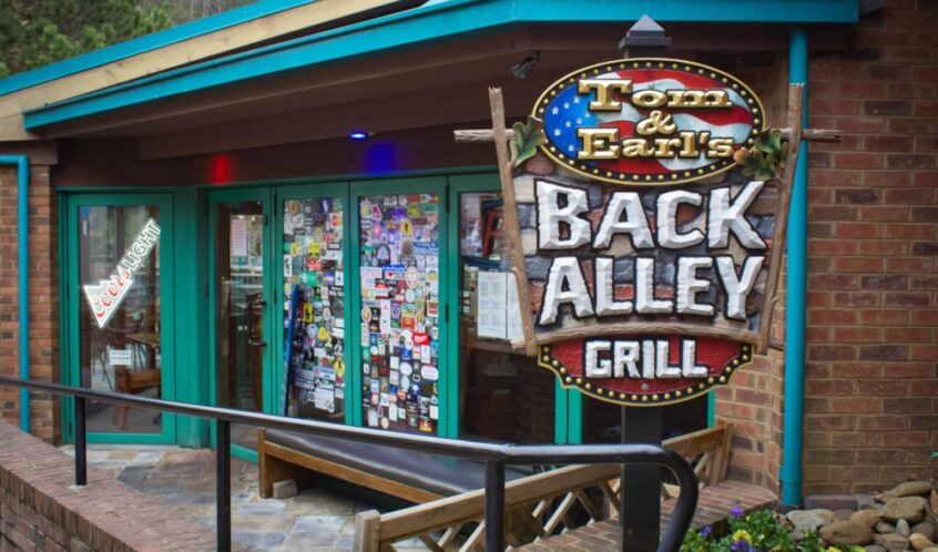 tom and earl's back alley grill, a great place for lunch in gatlinburg